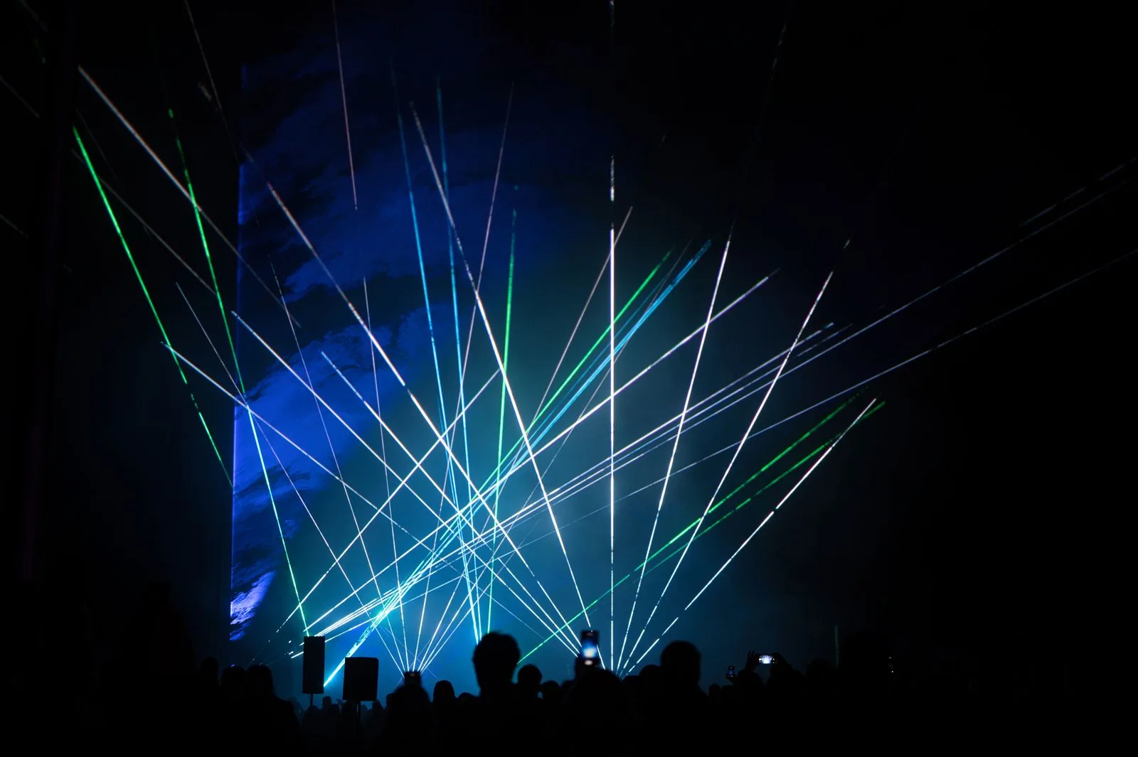 HUDBA POD HVIEZDNOU OBLOHOU – Jean Michel Jarre