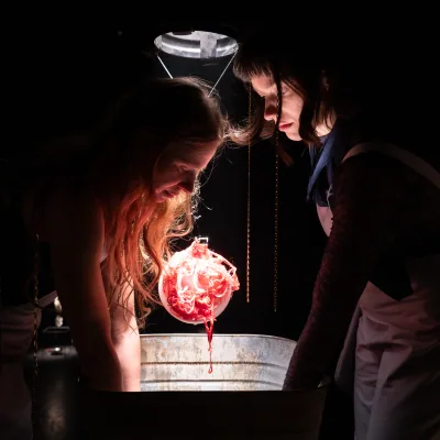 Hosť // Antoinette Helbing: On/Crying – The Gravity of Tears