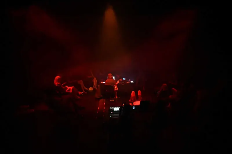 Rezoné: Akuzmatická listening session