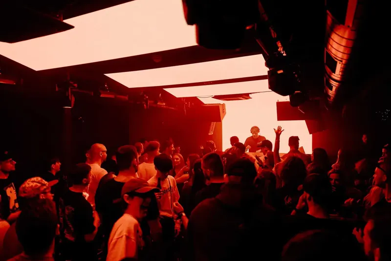 2000s WAVE Party